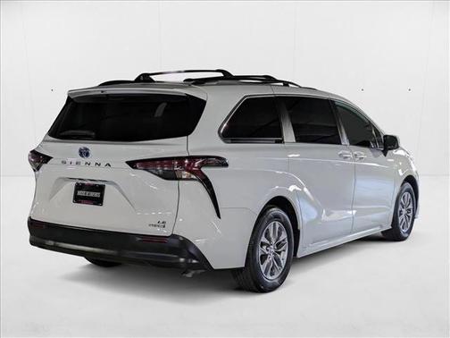2023 Toyota Sienna LE