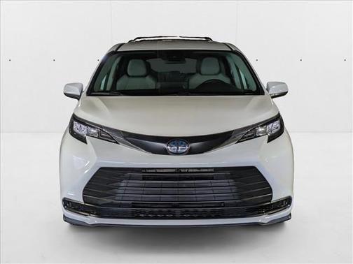 2023 Toyota Sienna LE