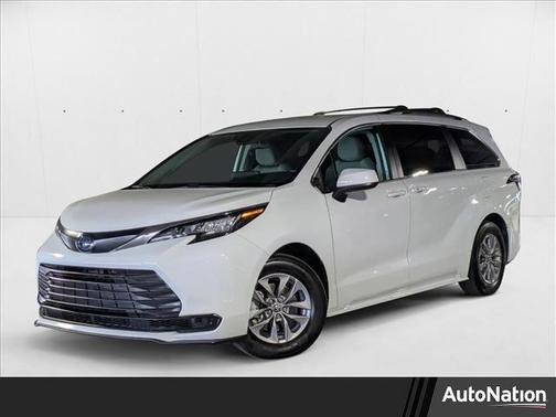 2023 Toyota Sienna LE