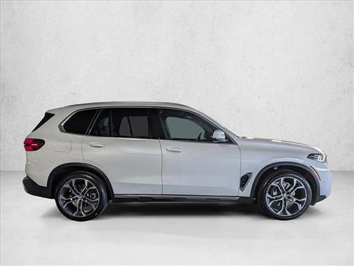 Mineral White Metallic 2024 BMW X5 sDrive40i