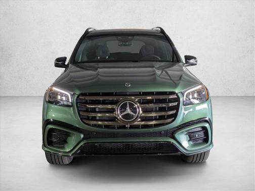 MANUFAKTUR Signature Ireland Mid Green Metallic 2025 Mercedes-Benz GLS 580 4MATIC