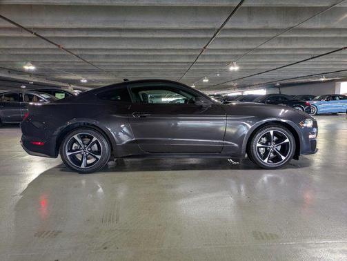 2022 Ford Mustang EcoBoost