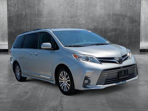 2020 Toyota Sienna XLE Premium