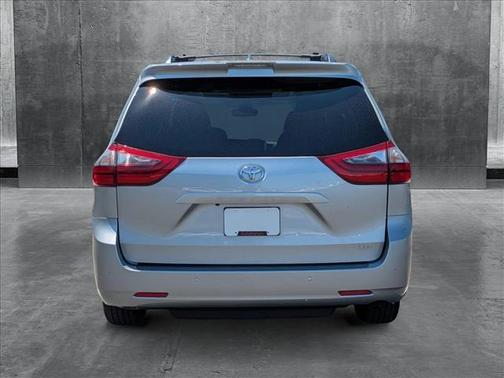 2020 Toyota Sienna XLE Premium