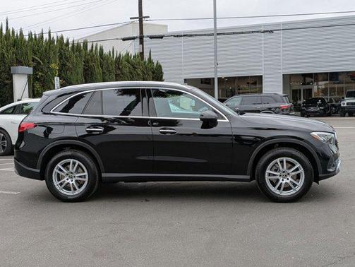 2025 Mercedes-Benz GLC 300 Base