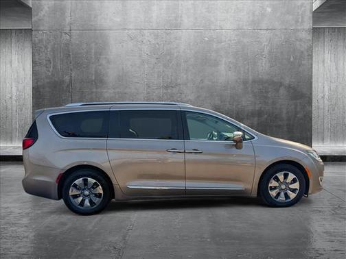 2018 Chrysler Pacifica Hybrid Limited