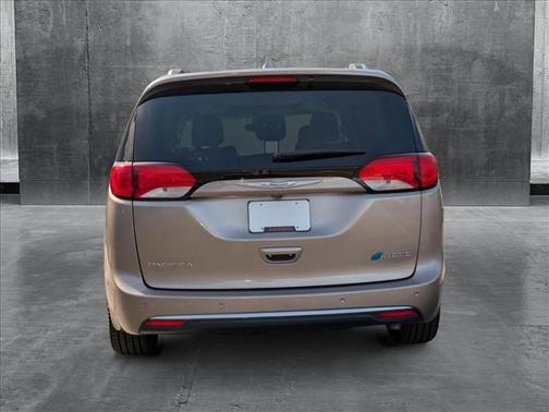 2018 Chrysler Pacifica Hybrid Limited