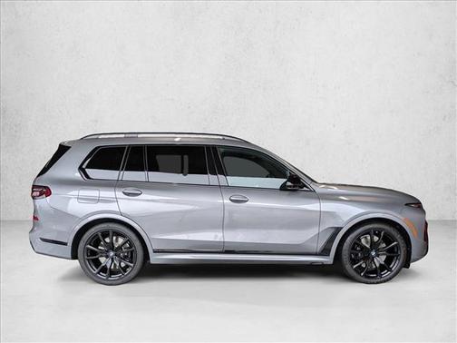 2024 BMW X7 M60i