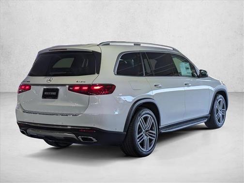 Polar White 2026 Mercedes-Benz GLS 450 4MATIC