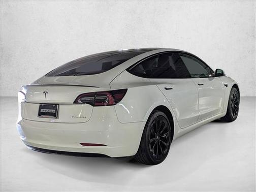 Pearl White Multi-Coat 2022 Tesla Model 3 Long Range