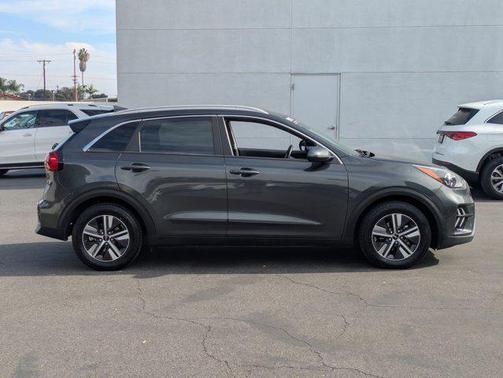 2022 Kia Niro LXS