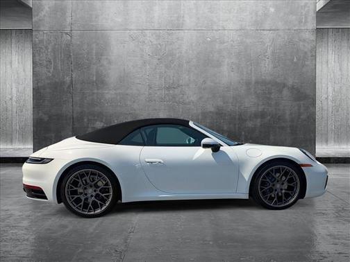 2022 Porsche 911 Carrera
