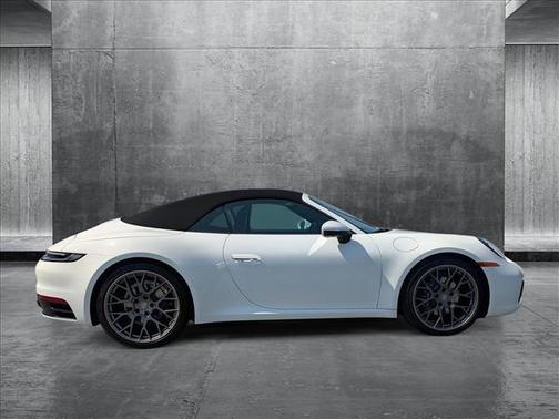 2022 Porsche 911 Carrera