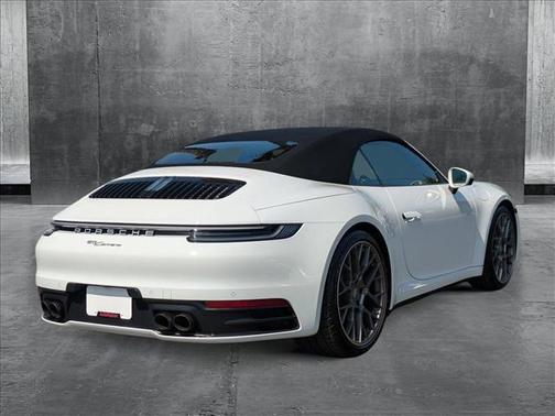 2022 Porsche 911 Carrera