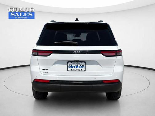 Bright White Clearcoat 2023 Jeep Grand Cherokee Altitude