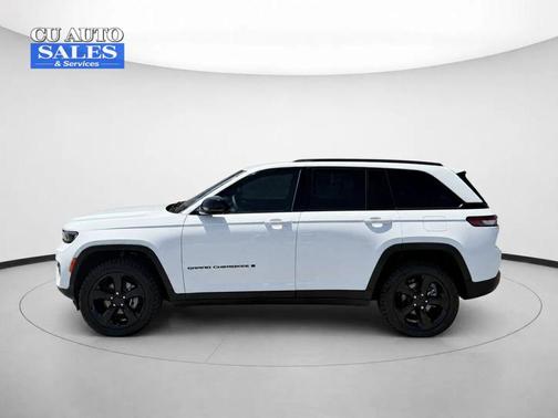 Bright White Clearcoat 2023 Jeep Grand Cherokee Altitude