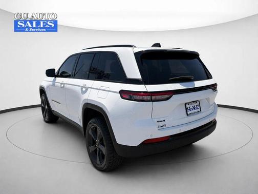 Bright White Clearcoat 2023 Jeep Grand Cherokee Altitude