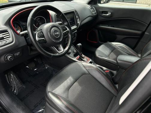 Diamond Black Crystal Pearlcoat 2021 Jeep Compass Trailhawk