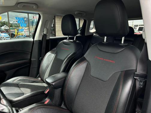 Diamond Black Crystal Pearlcoat 2021 Jeep Compass Trailhawk