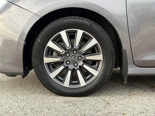 Predawn Gray Mica 2020 Toyota Sienna Limited
