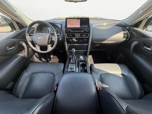 2022 INFINITI QX80 Luxe