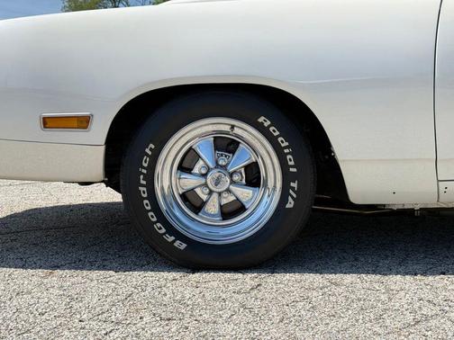 White 1970 Plymouth Roadrunner Base