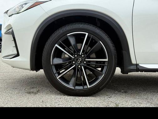 Majestic White 2023 INFINITI QX55 ESSENTIAL
