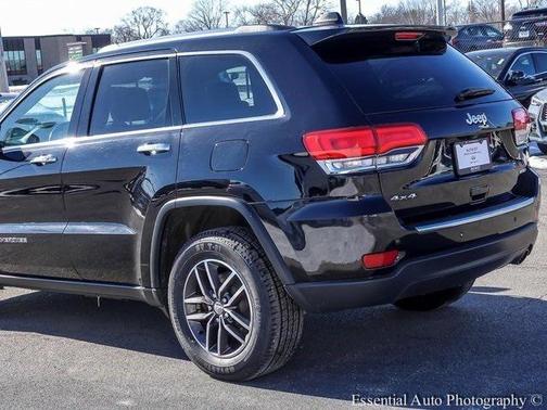 Diamond Black Crystal Pearlcoat 2017 Jeep Grand Cherokee Limited