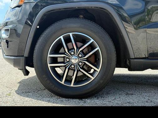 Diamond Black Crystal Pearlcoat 2017 Jeep Grand Cherokee Limited