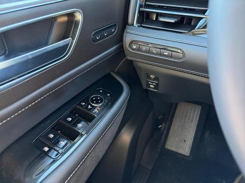 2025 INFINITI QX80 Luxe