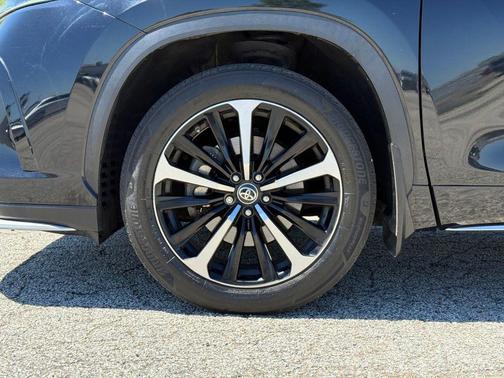 Midnight Black Metallic 2021 Toyota Highlander XSE