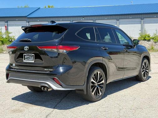 Midnight Black Metallic 2021 Toyota Highlander XSE