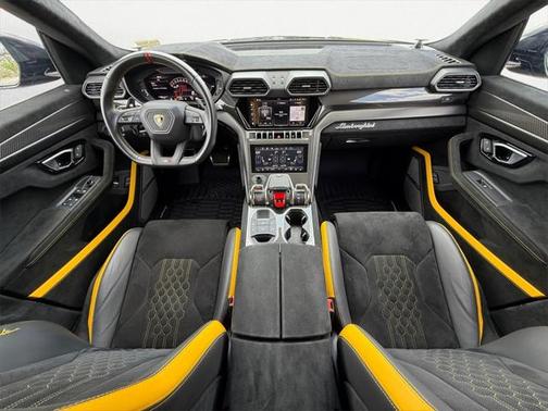 2023 Lamborghini Urus Performante