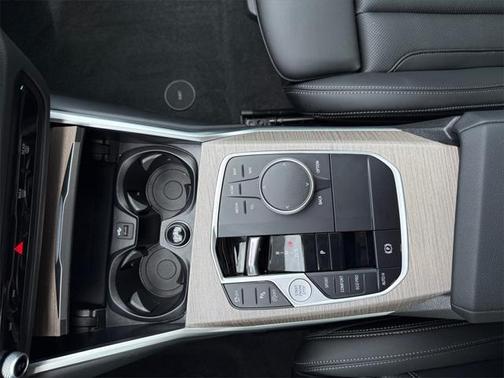 2025 BMW 330 i xDrive