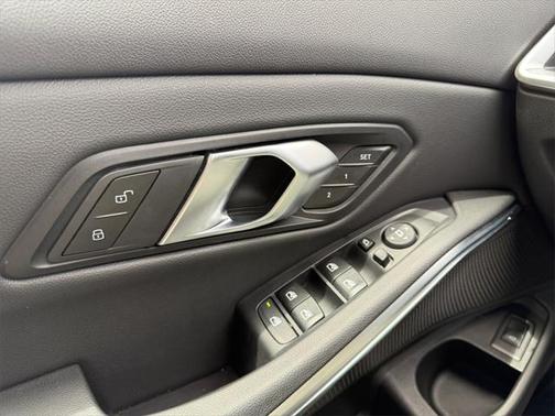2025 BMW 330 i xDrive
