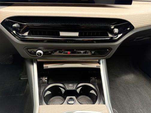 2025 BMW 330 i xDrive