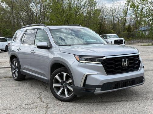 Silver 2023 Honda Pilot AWD Elite