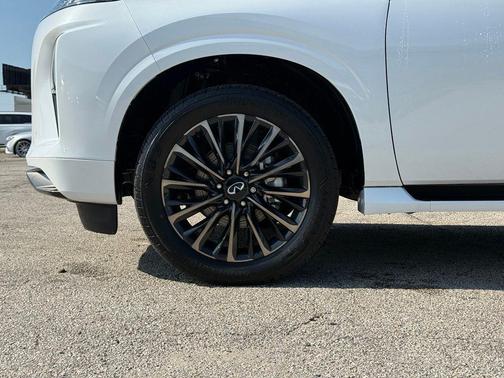 Radiant White/Black Obsidian 2026 INFINITI QX80 AUTOGRAPH AWD
