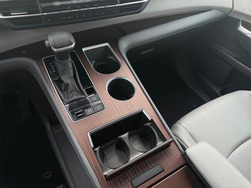 2024 Toyota Sienna XLE 8 Passenger