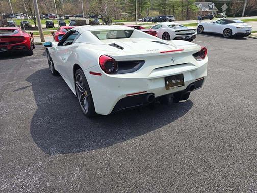 Bianco Avus 2019 Ferrari 488 Spider Base
