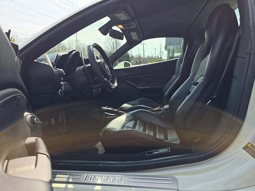 Bianco Avus 2019 Ferrari 488 Spider Base