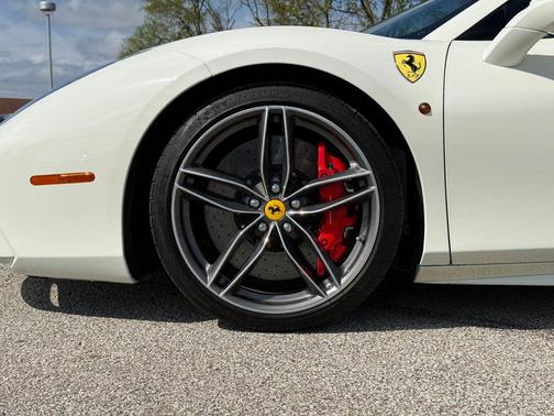 Bianco Avus 2019 Ferrari 488 Spider Base