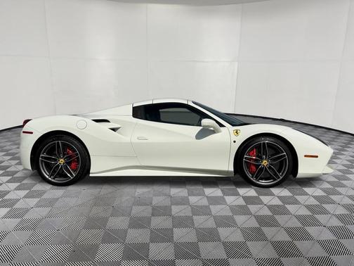 Bianco Avus 2019 Ferrari 488 Spider Base