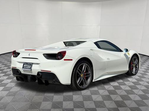 Bianco Avus 2019 Ferrari 488 Spider Base