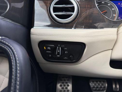 Dark Sapphire 2019 Bentley Bentayga V8