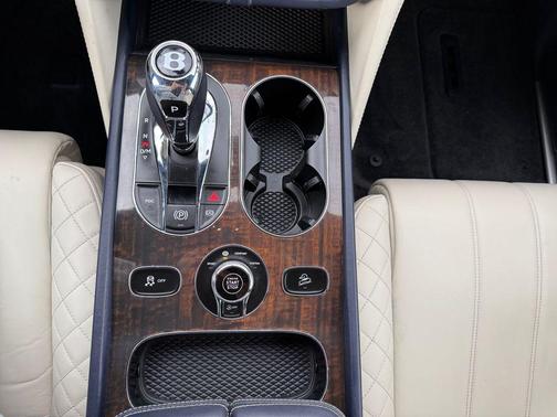 Dark Sapphire 2019 Bentley Bentayga V8