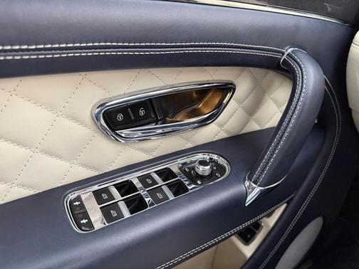 Dark Sapphire 2019 Bentley Bentayga V8