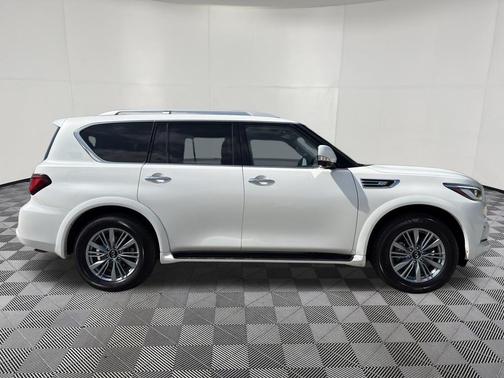 Moonstone White 2024 INFINITI QX80 Luxe