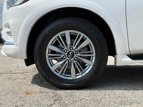 Moonstone White 2024 INFINITI QX80 Luxe