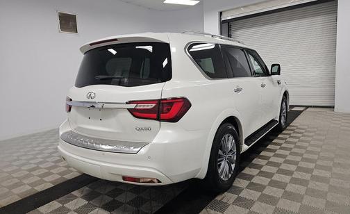 Moonstone White 2024 INFINITI QX80 Luxe